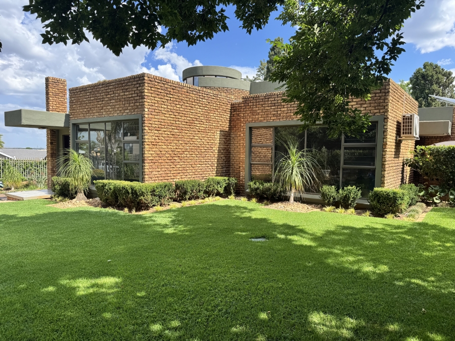 4 Bedroom Property for Sale in Wilkoppies North West